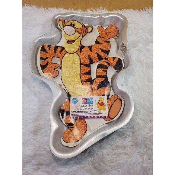 Vintage 1997 Wilton Tigger Cake Pan - Picture 1 of 5